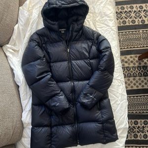 Womens size Large Eddie Bauer Hooded 550 Down Jacket. Double zipper.